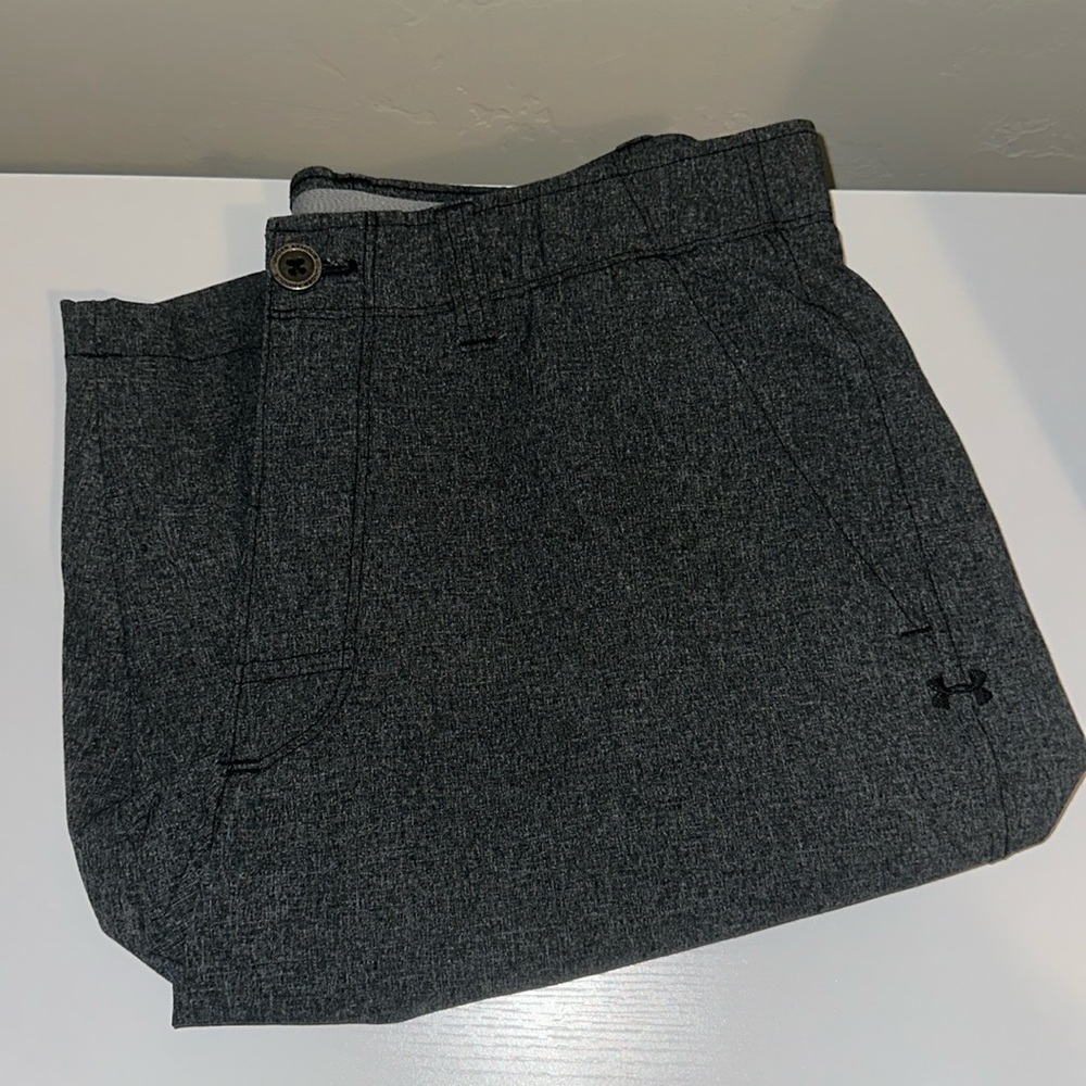Under Armour Men’s charcoal Shorts Size 32 EUC